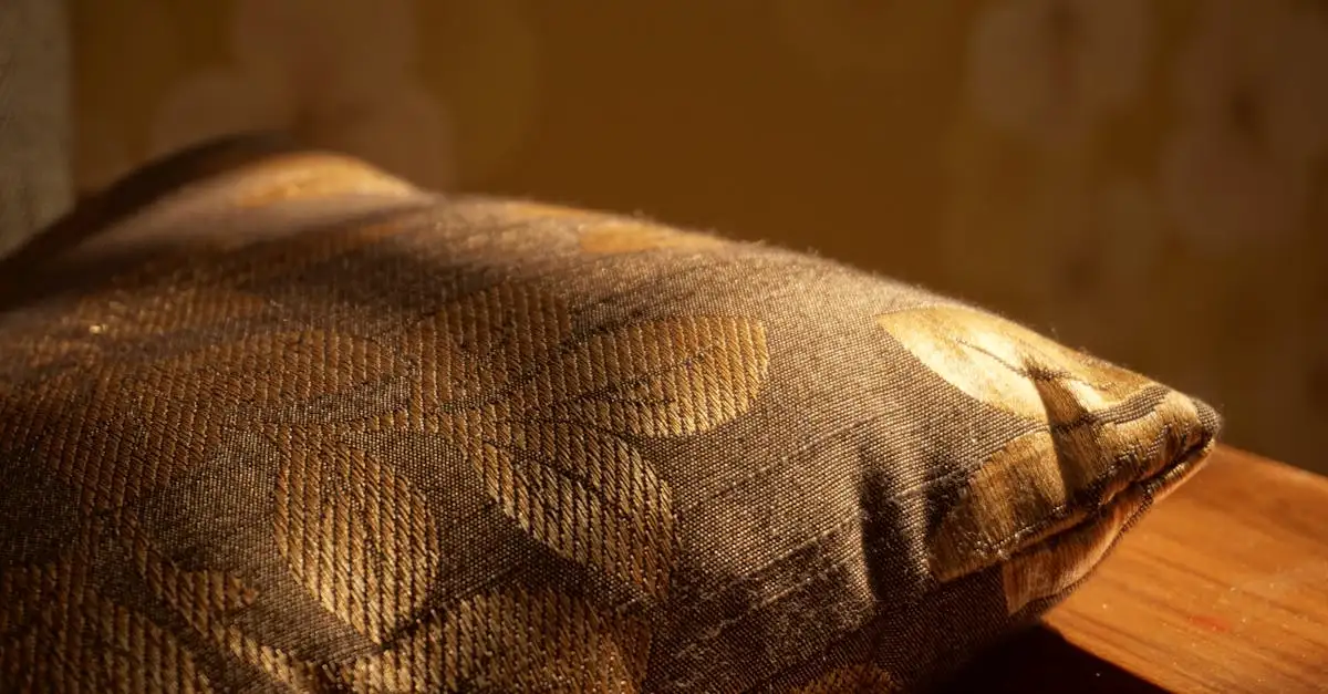 Coussin Doré : Décoration Luxueuse et Confortable